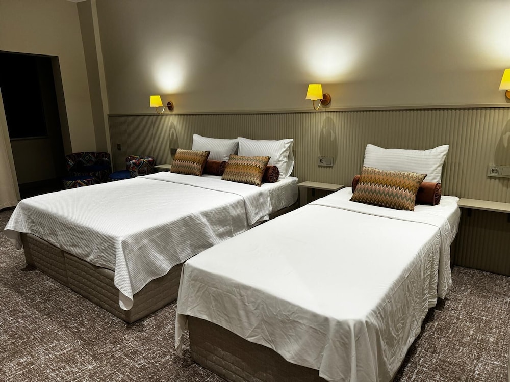 Dove Hotel 6/47