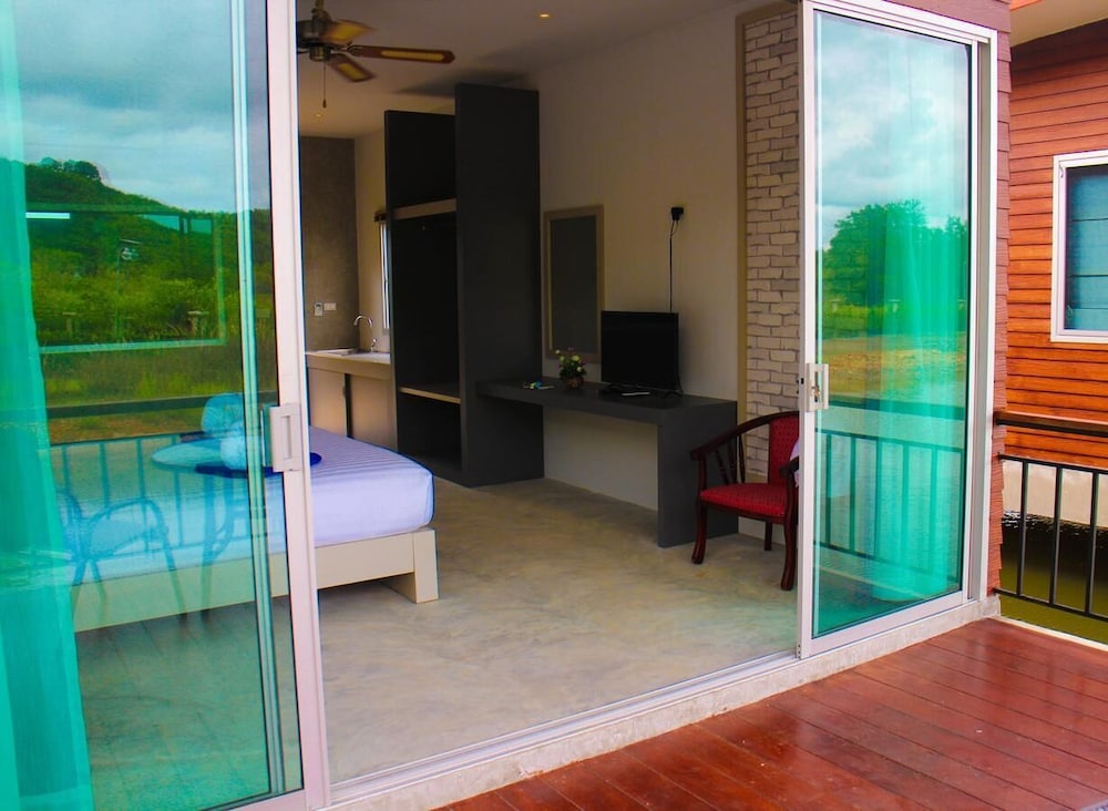 Amantra Lake View 37/72