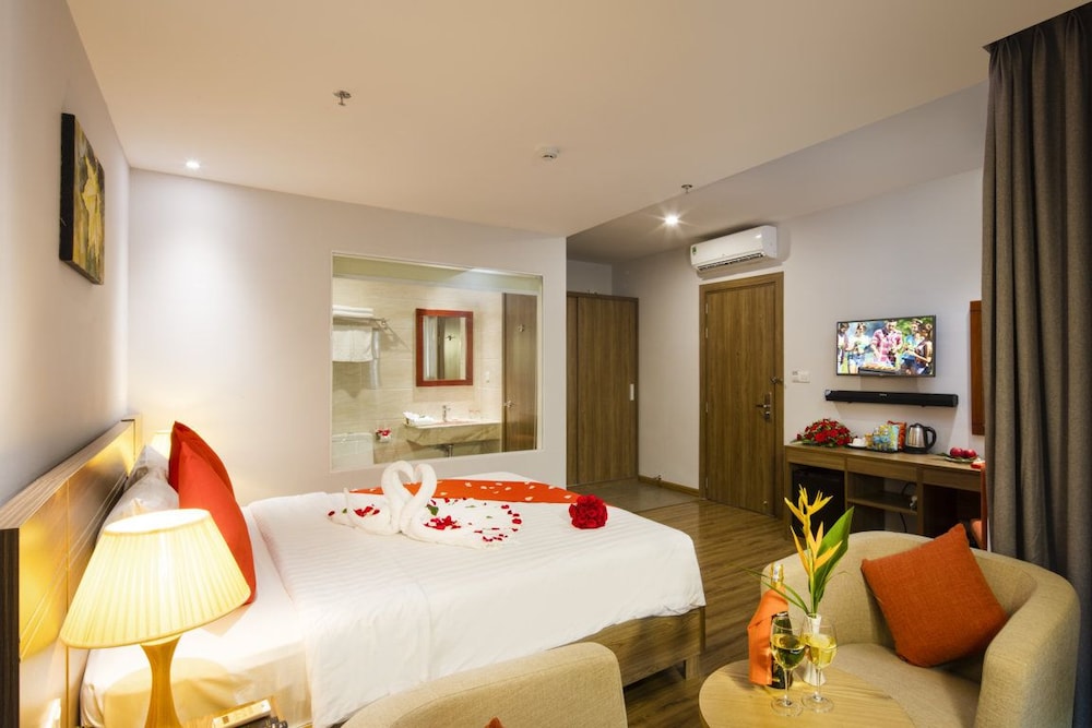 Maple Leaf Hotel & Apartment 47/75