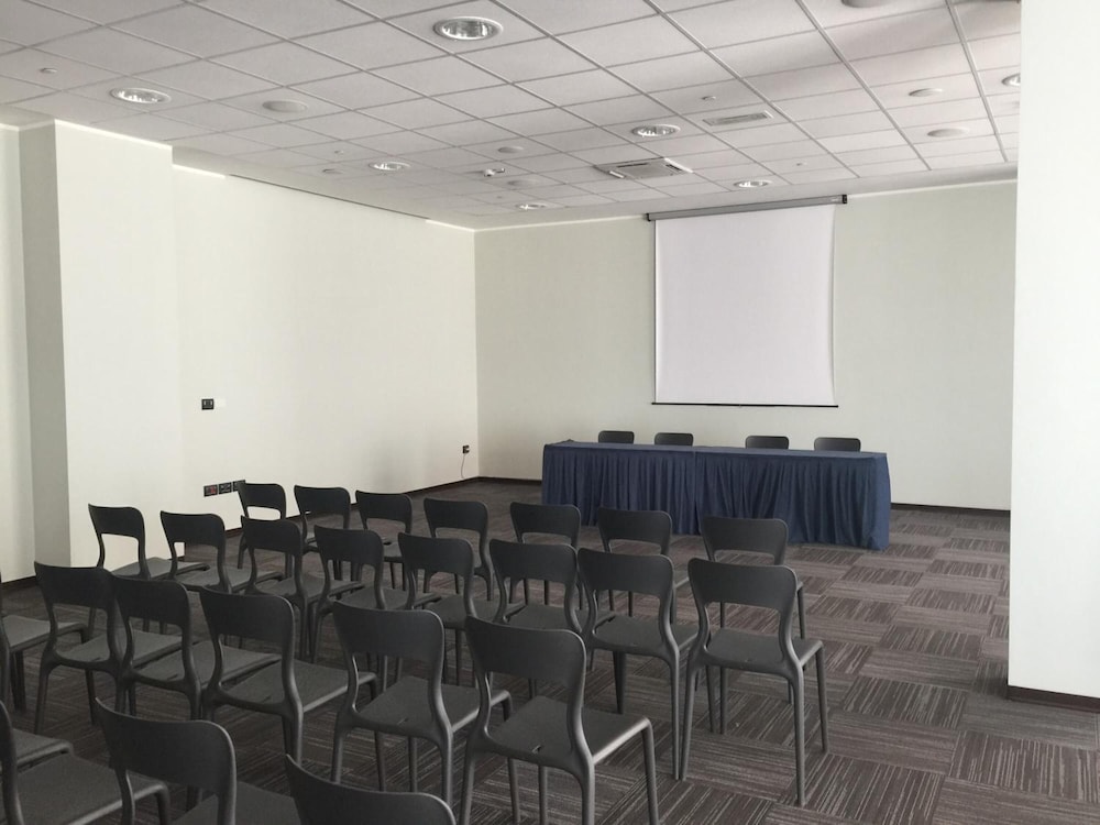Inn Naples Airport 61/71