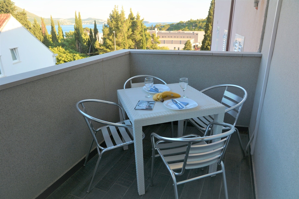 Villa Avantgarde 38/50