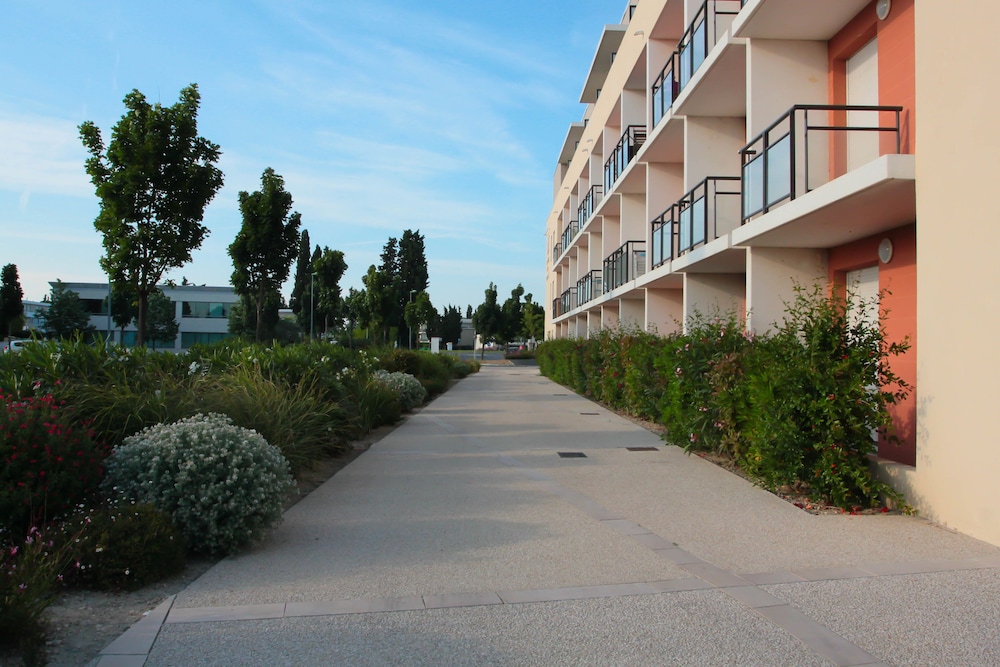 KOSY Aparthotel Campus del Sol Esplanade 64/67
