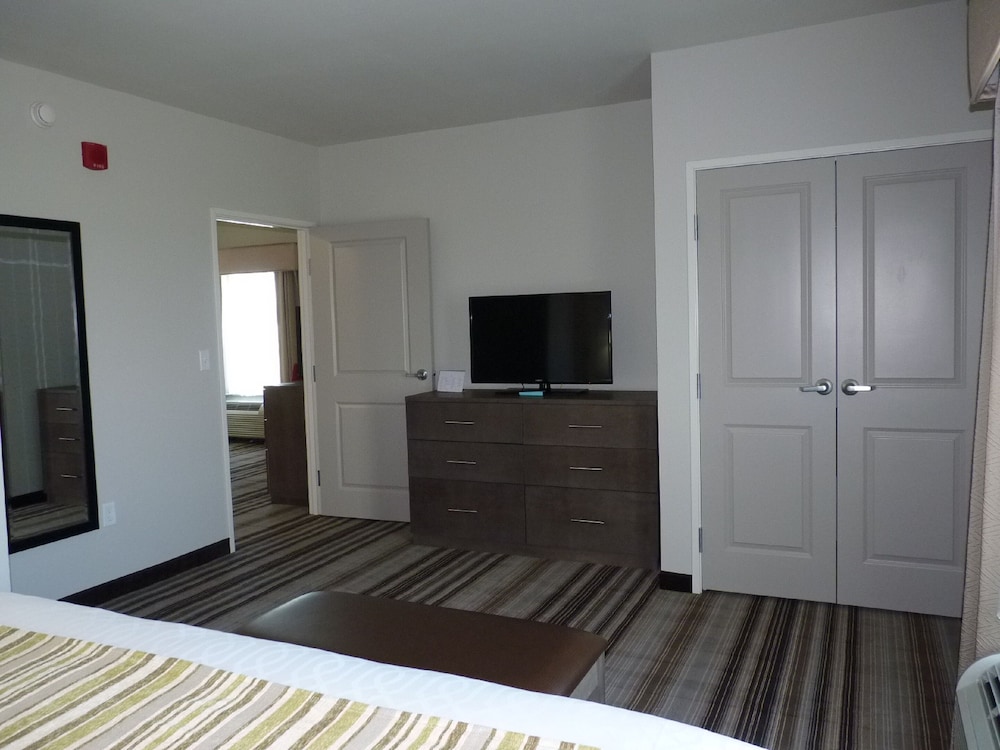 La Quinta Inn Suites Paducah 24/58