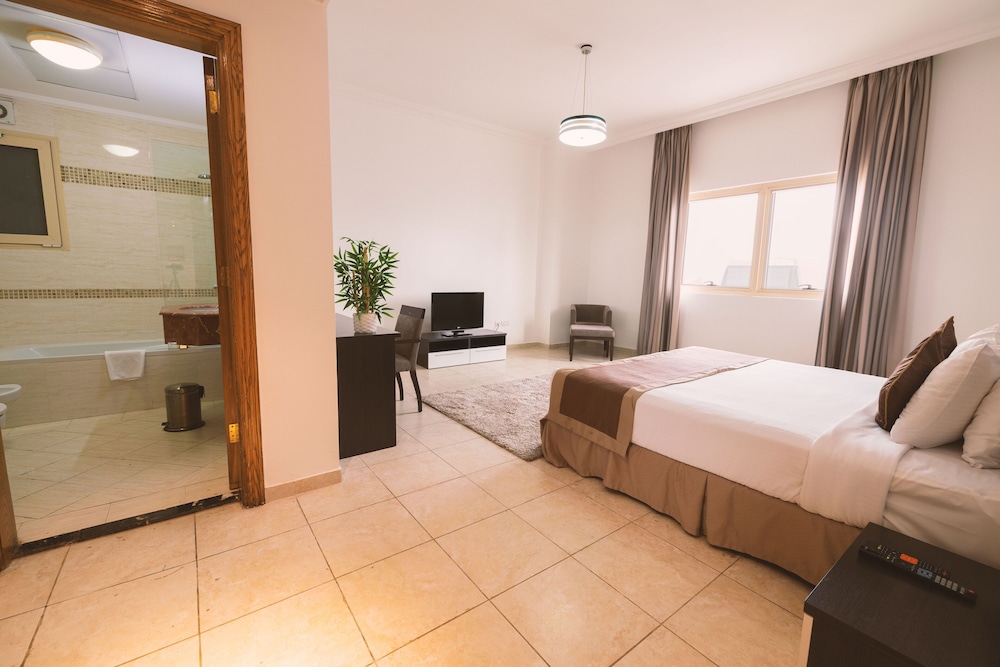 Magnum Hotel and Suites West Bay 16/54