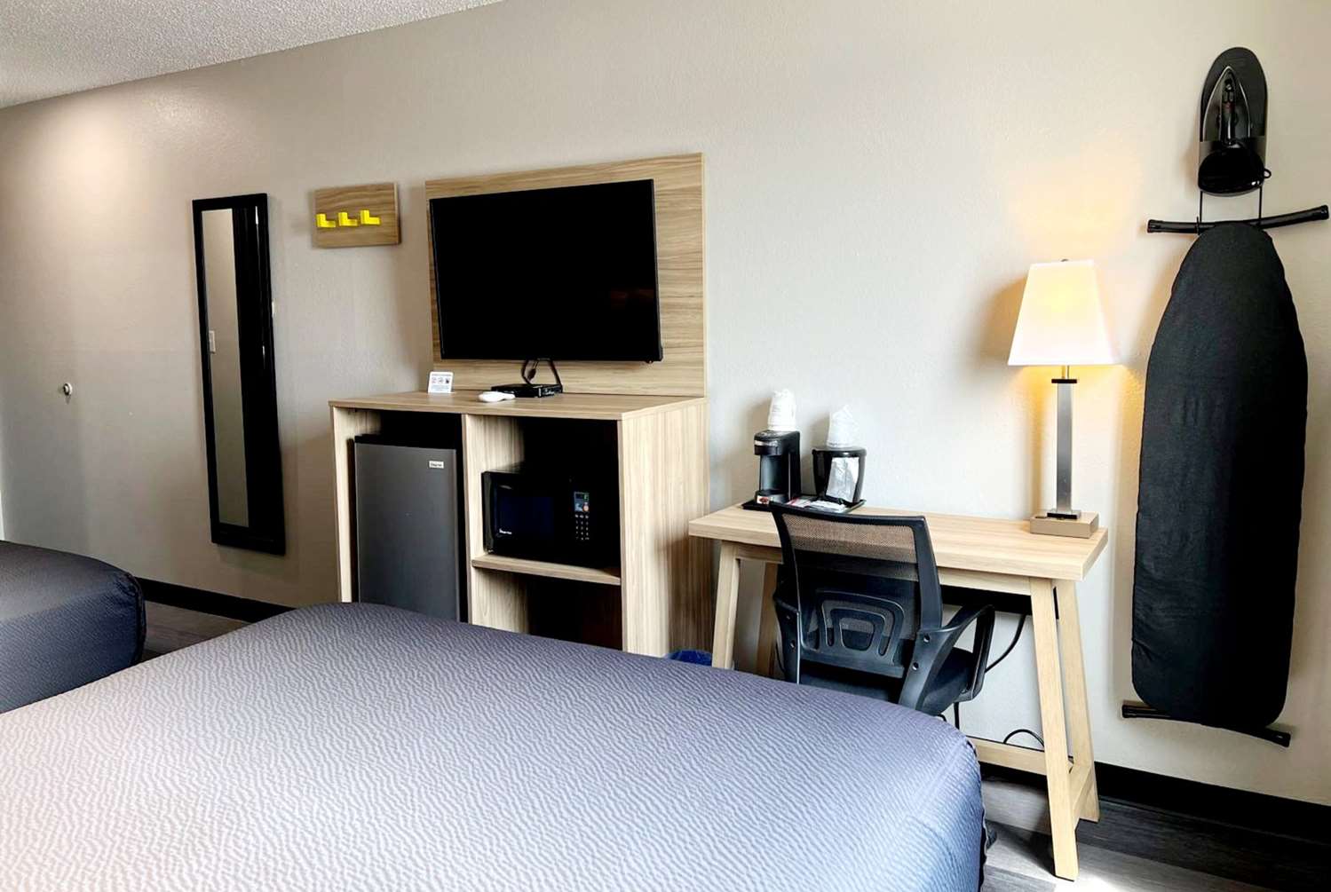 Super 8 by Wyndham Cedar Rapids 6/17