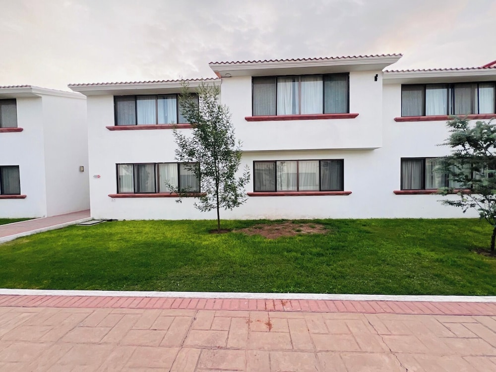 La Posada Hotel &amp; Suites 62/68