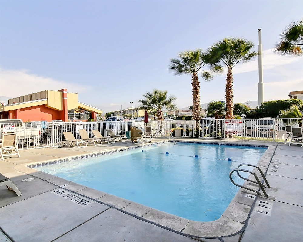 Motel6 Palmdale, CA 38/60