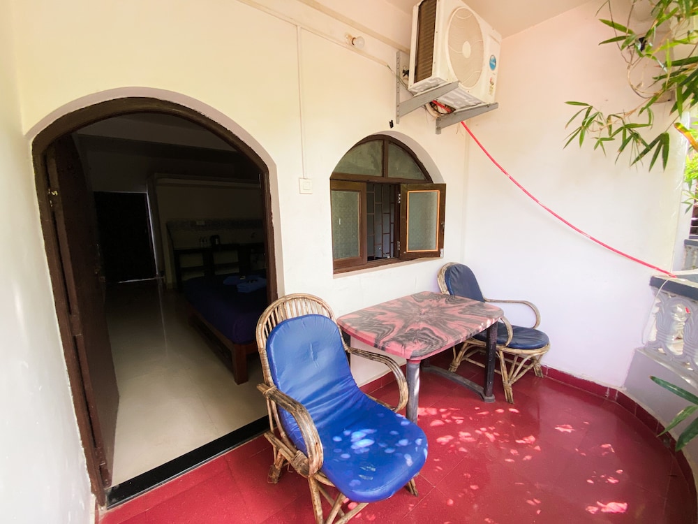 Swati Hotel 37/72