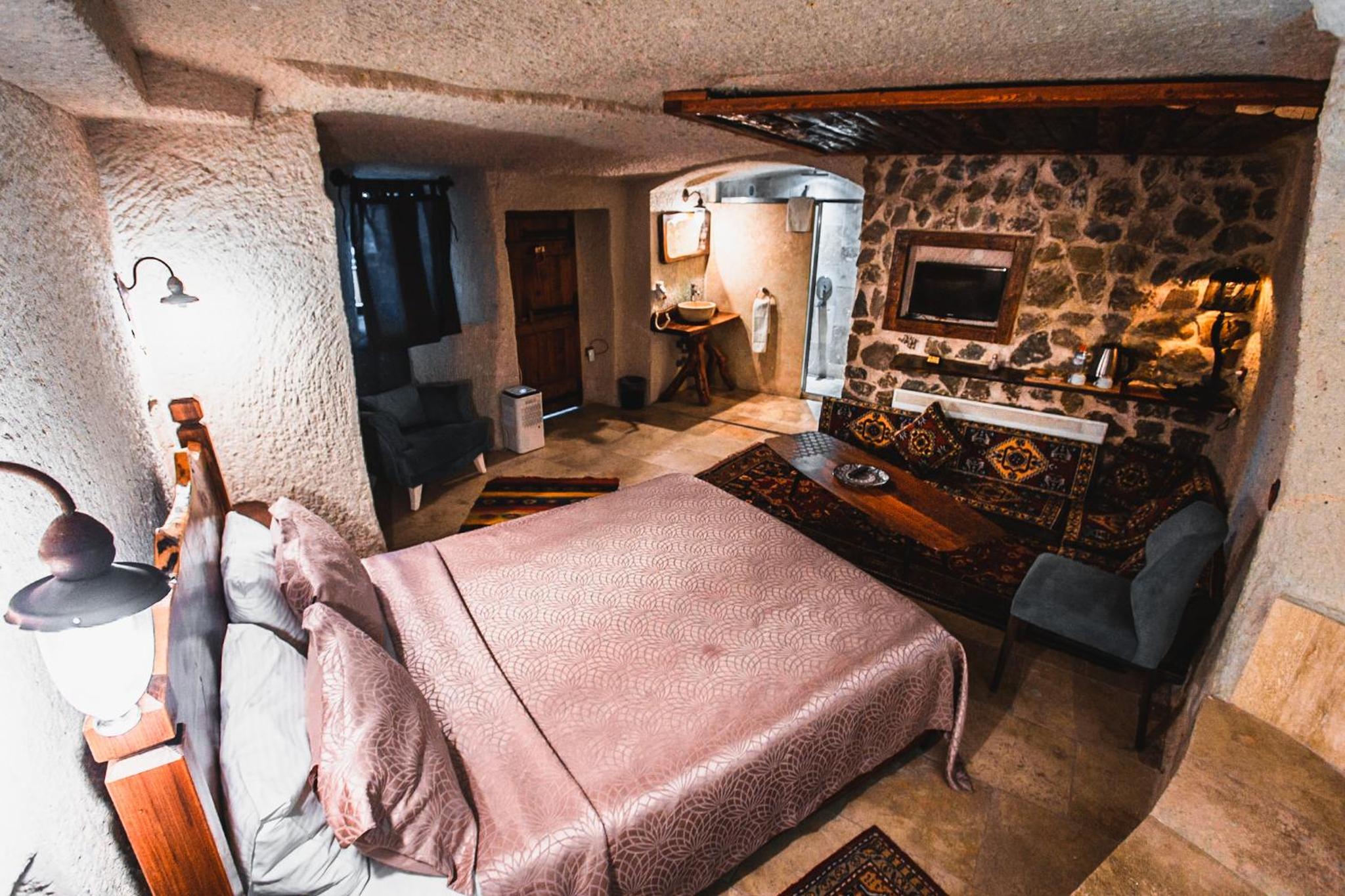 deluxe cave suite