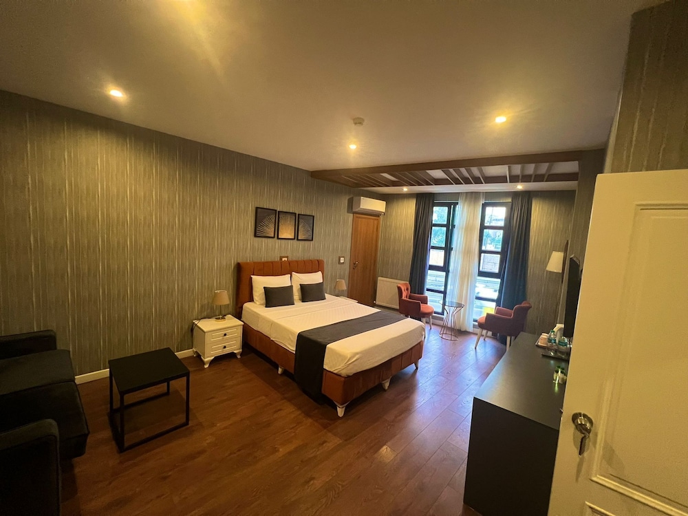 Beta Hotel 7/37