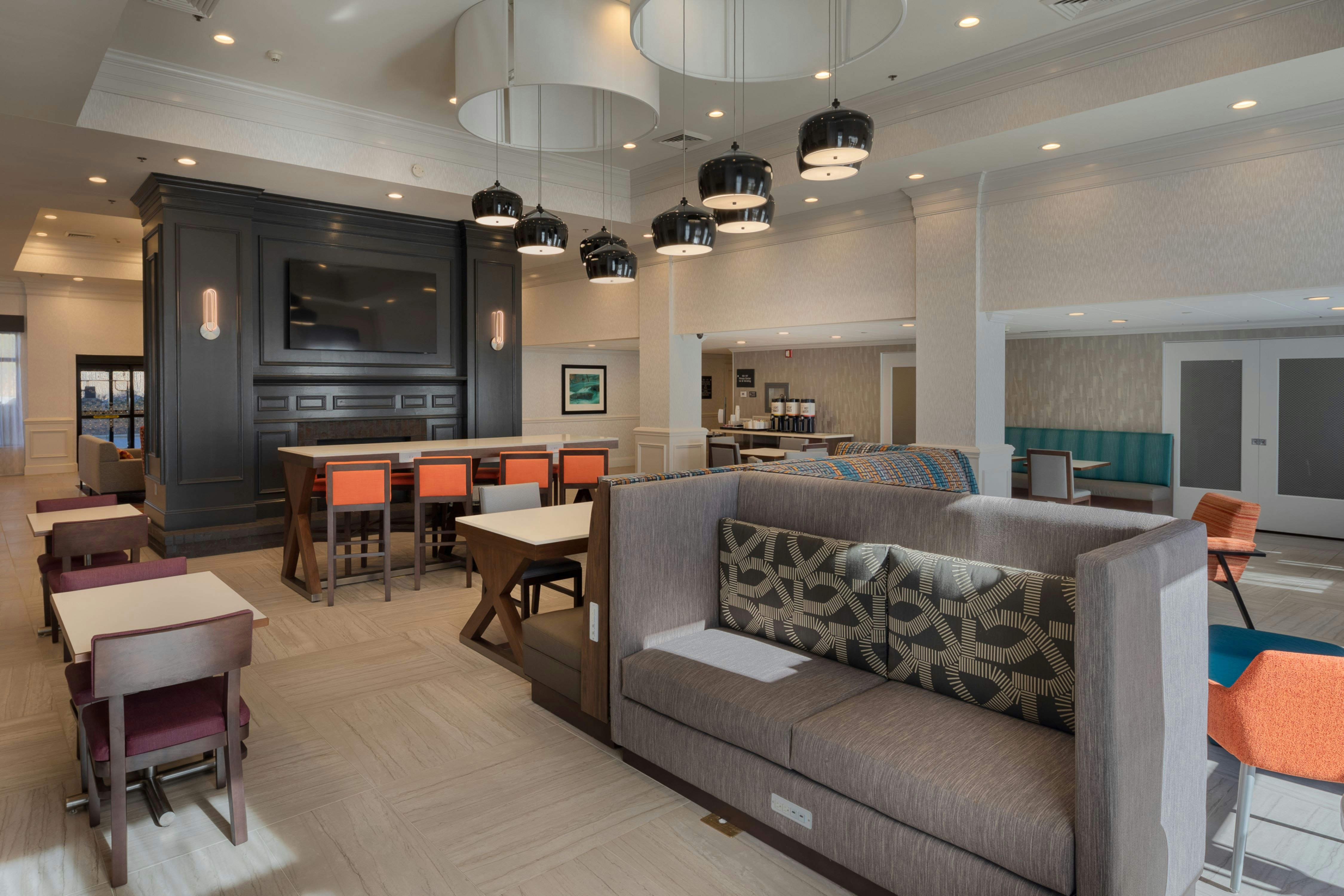 Hampton Inn Suites Asheville I 26 36/54