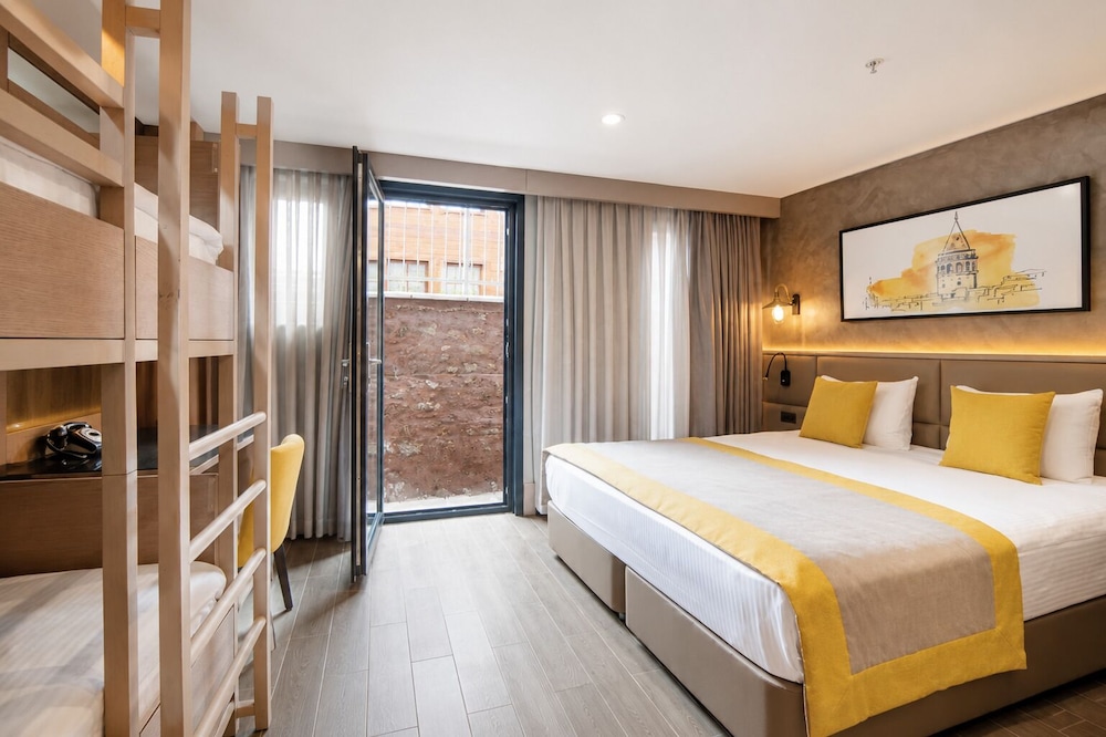 Hotel Seraglio 17/70