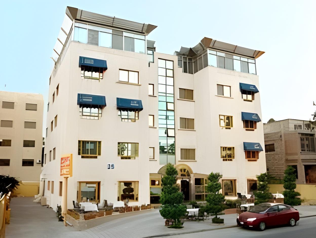 2 Bedrooms, Family Suite, King and Twin Beds, Kitchenette