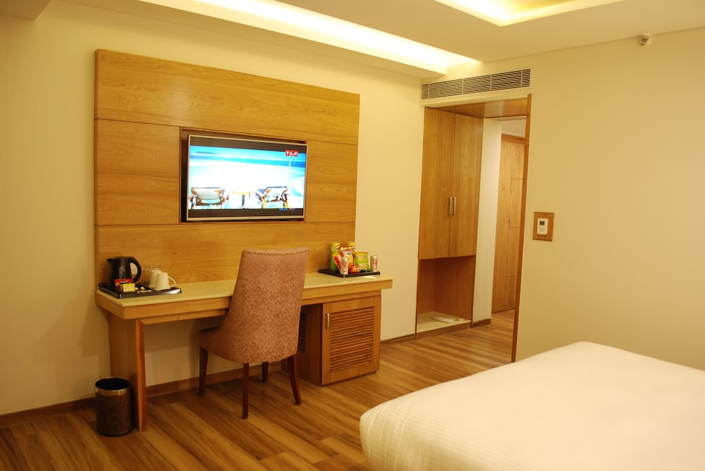 Glades Hotel 13/32
