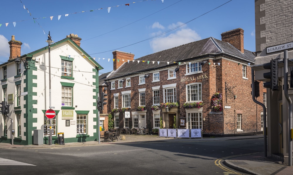 Royal Oak Hotel 42/47