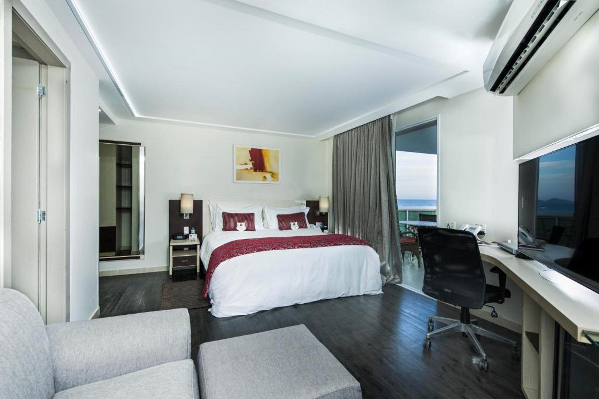 Executive, Suite, Single