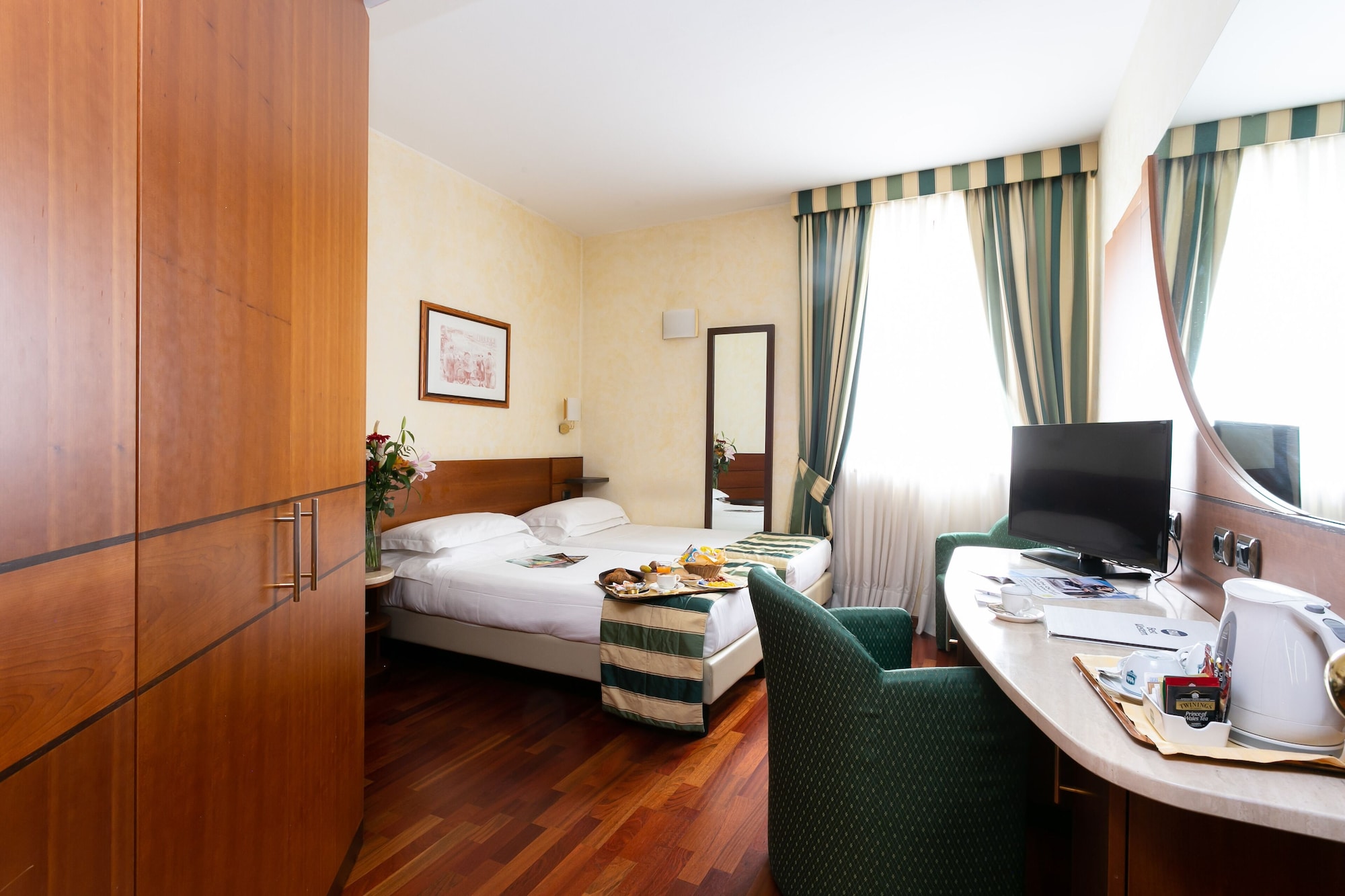 غرفة متصلة عائلية بسرير كينج وسريرين منفصلين، Hotel Mirage Sure Hotel Collection By Best Western 8/10