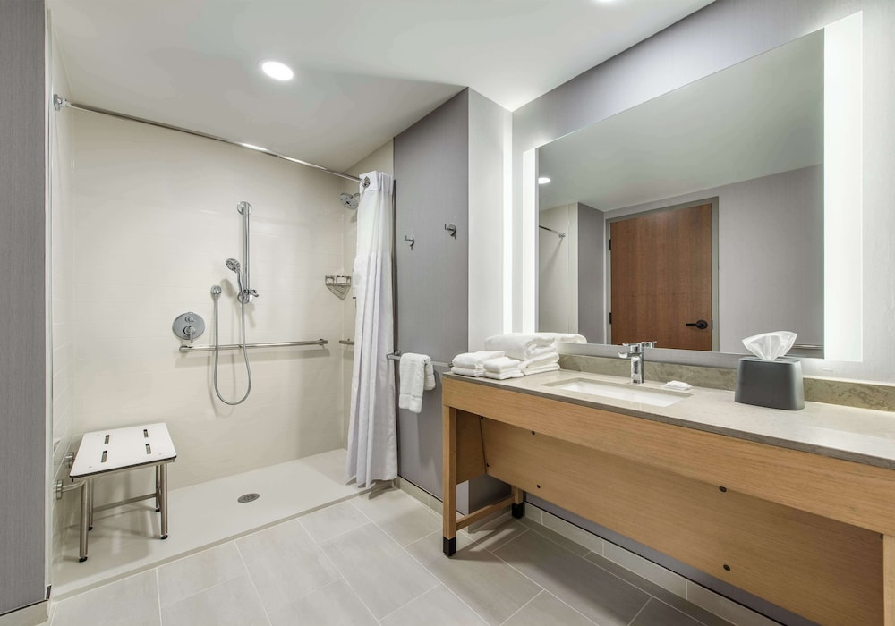 Hyatt Place Kent Narrows and Marina 50/50