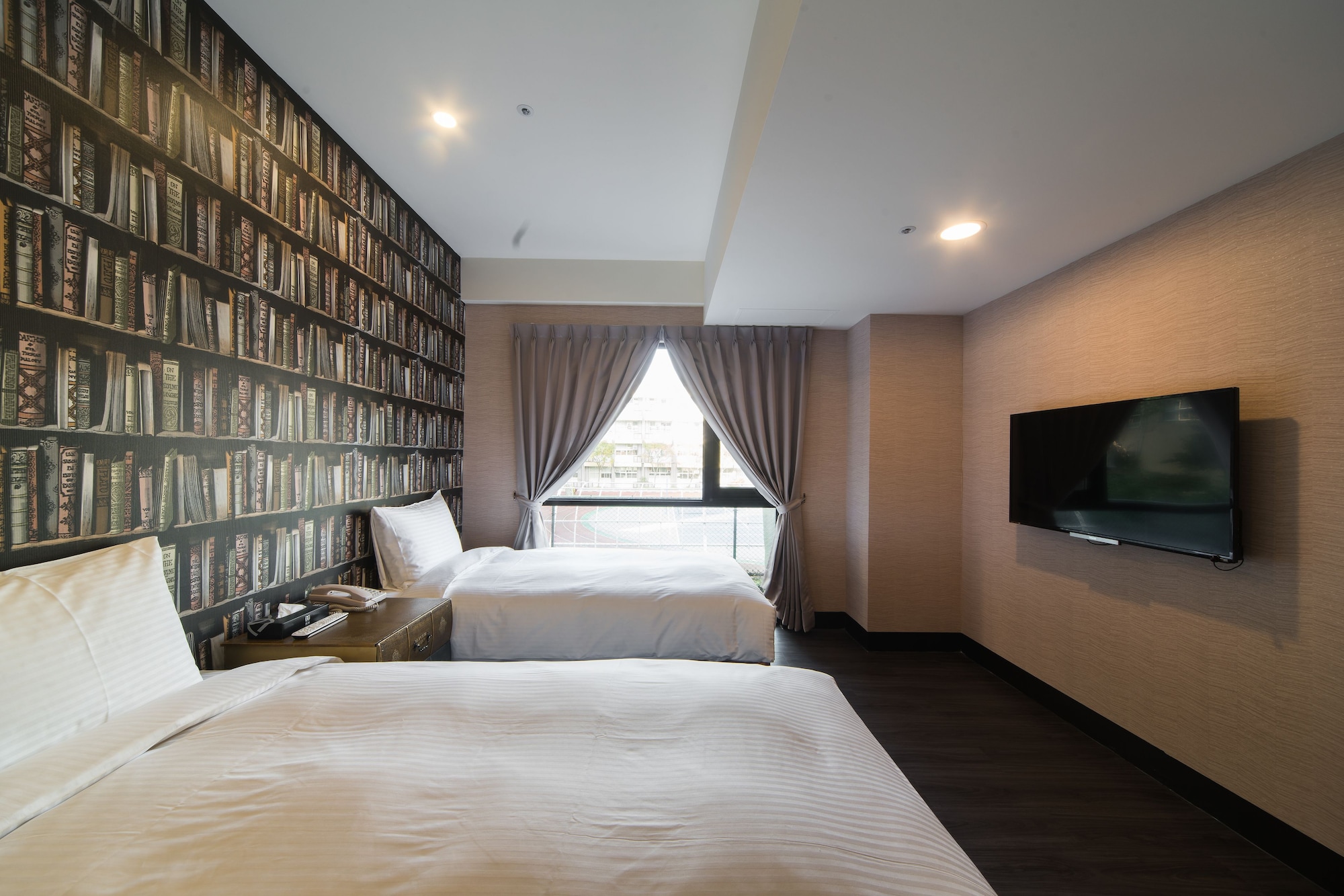 BUSINESS, TWIN BEDS
