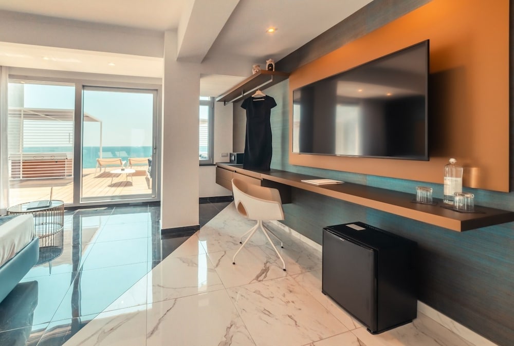 Nautilus Hotel 50/50