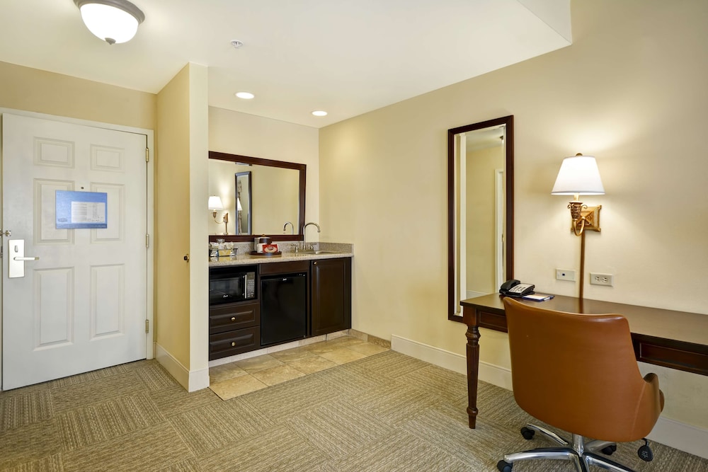 Hampton Inn and Suites Savannah Historic District 5/77