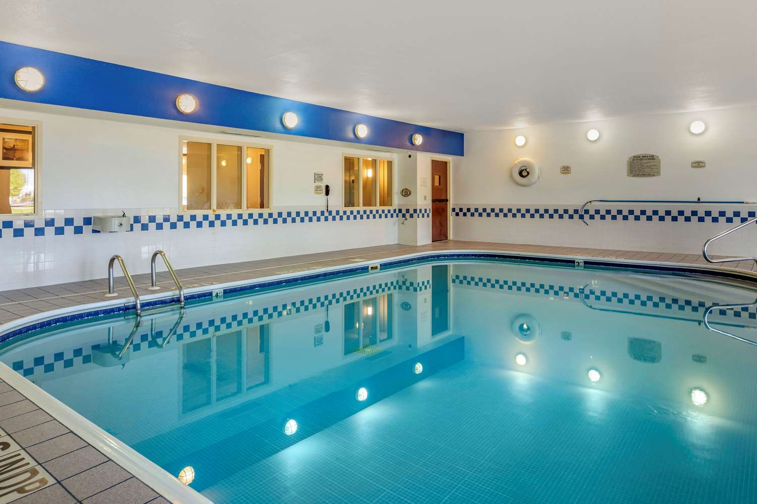 Quality Inn and Suites Bay City 24/34