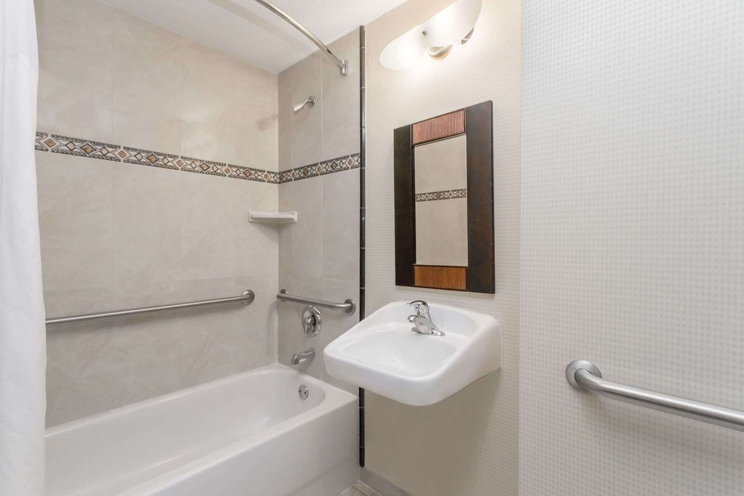 Days Inn Suites By Wyndham Fort Pierce I 95 10/11
