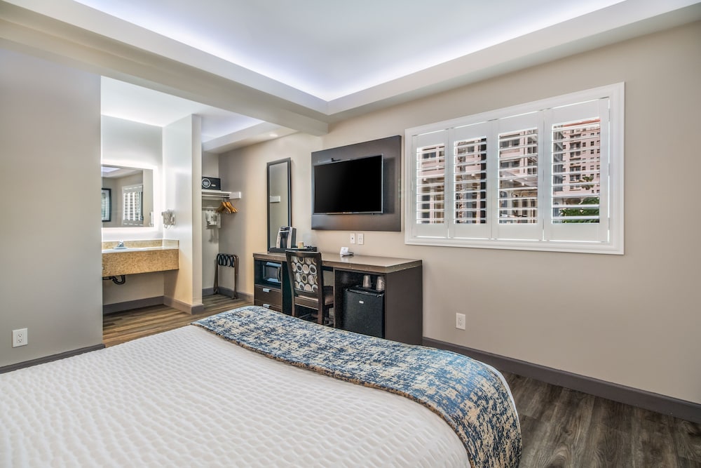 ROOM, DOUBLE BED