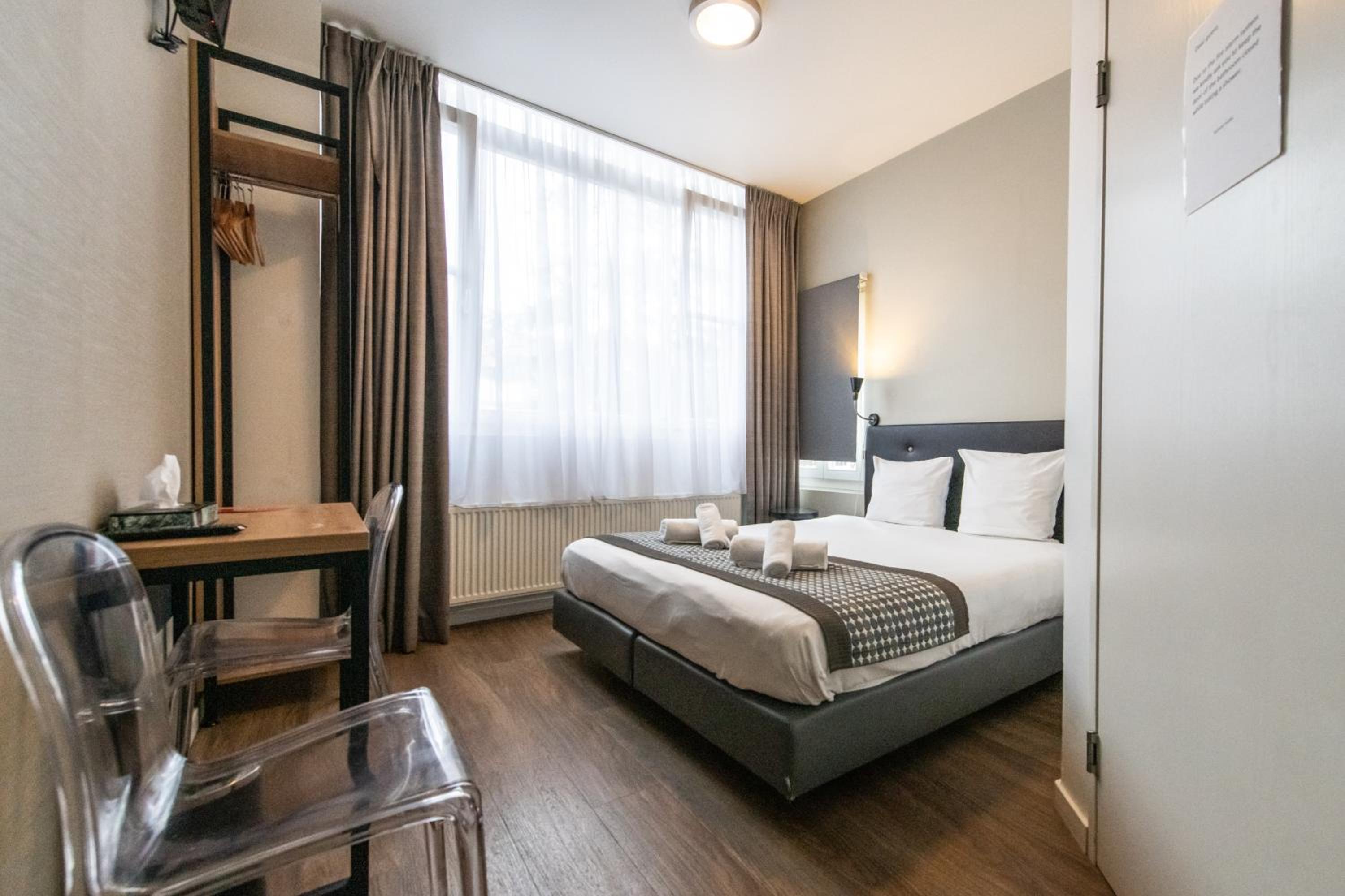 Room at Acostar Hotel, AMSTERDAM