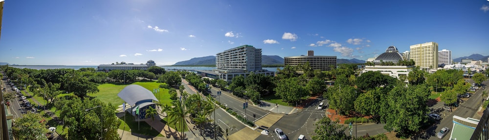 Pacific Hotel Cairns 66/72