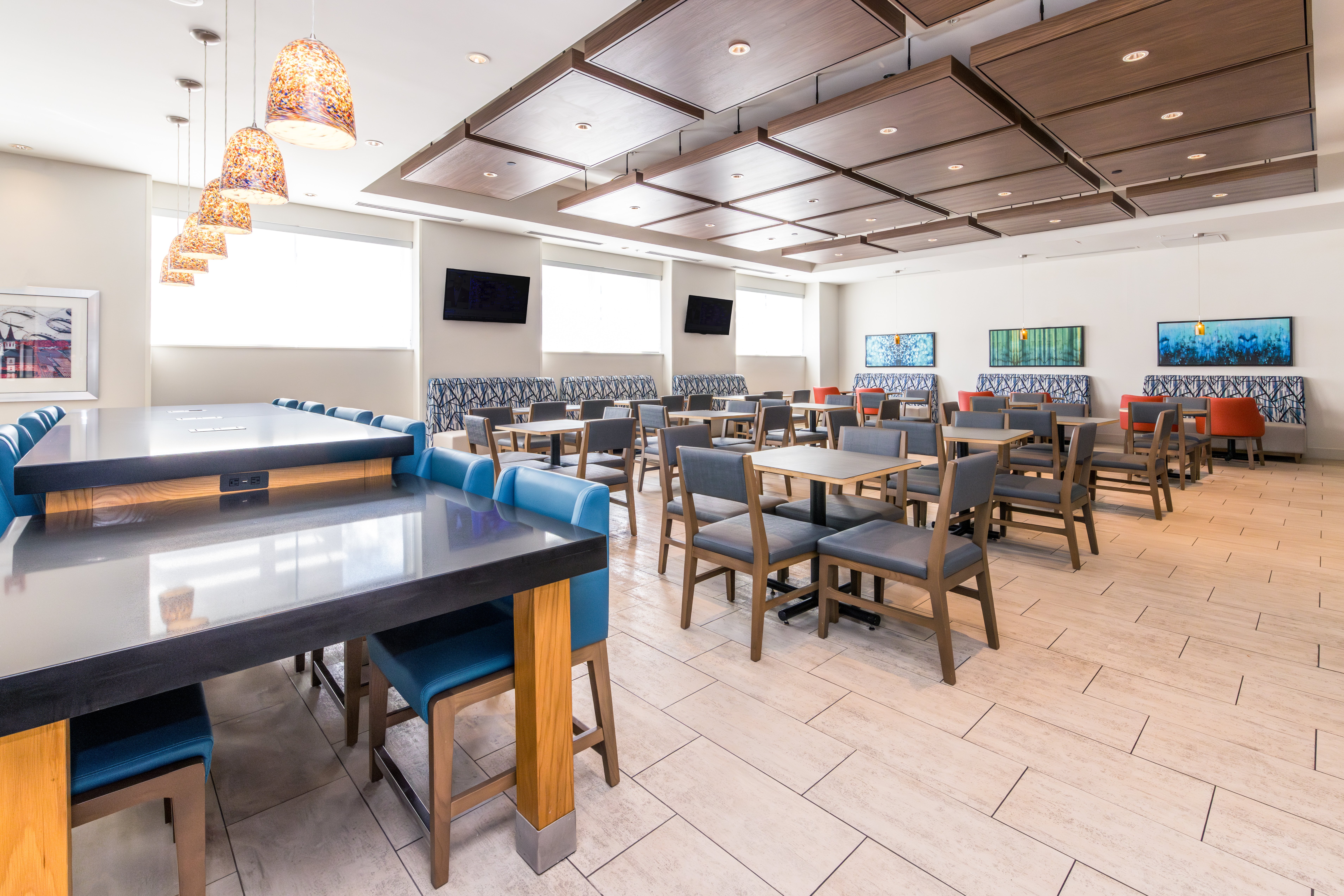 Holiday Inn Express And Suites Louisville Downtown 56/71