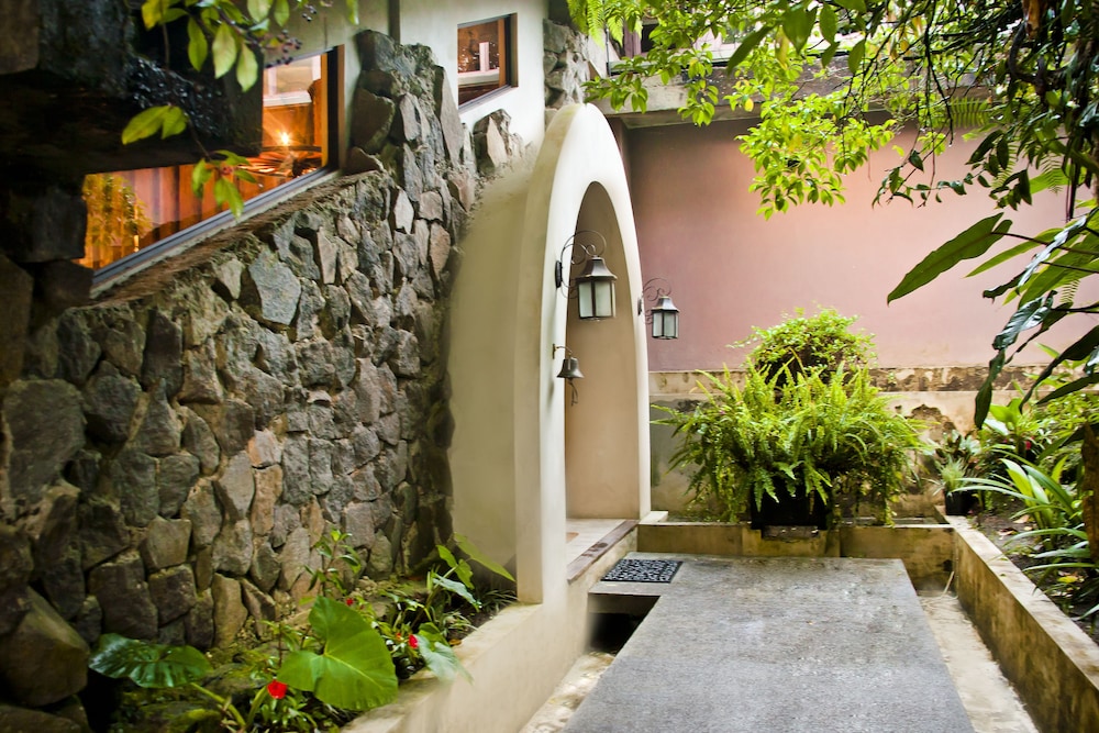 Poas Volcano Lodge 69/71