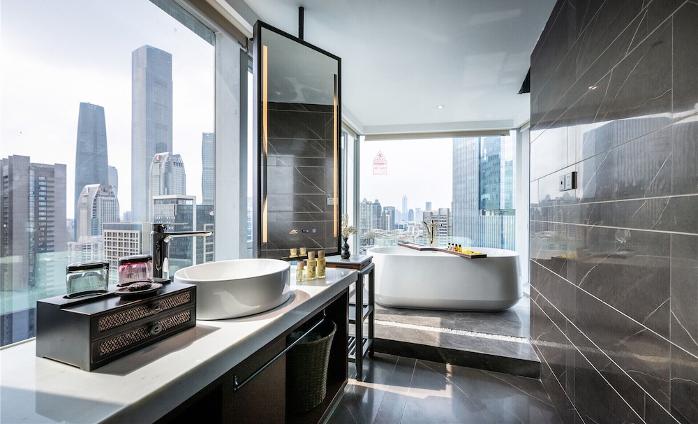 Elegant Hotel (Zhujiang New Town Canton Tower) 45/48