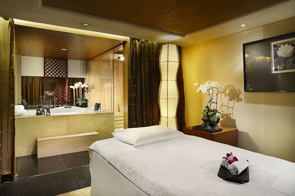 Grand Mercure On Renmin Square 33/64