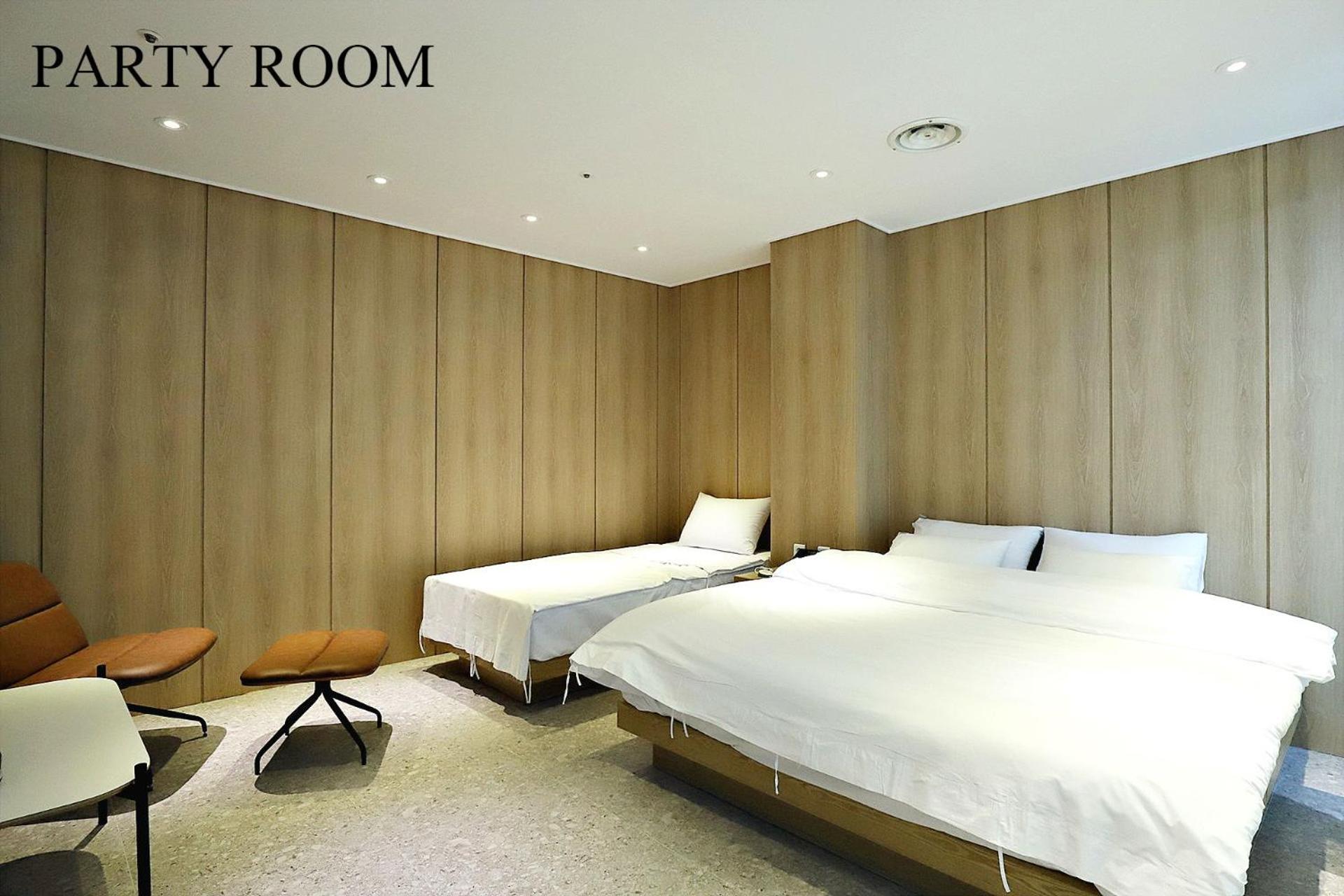 Studio, King Bed