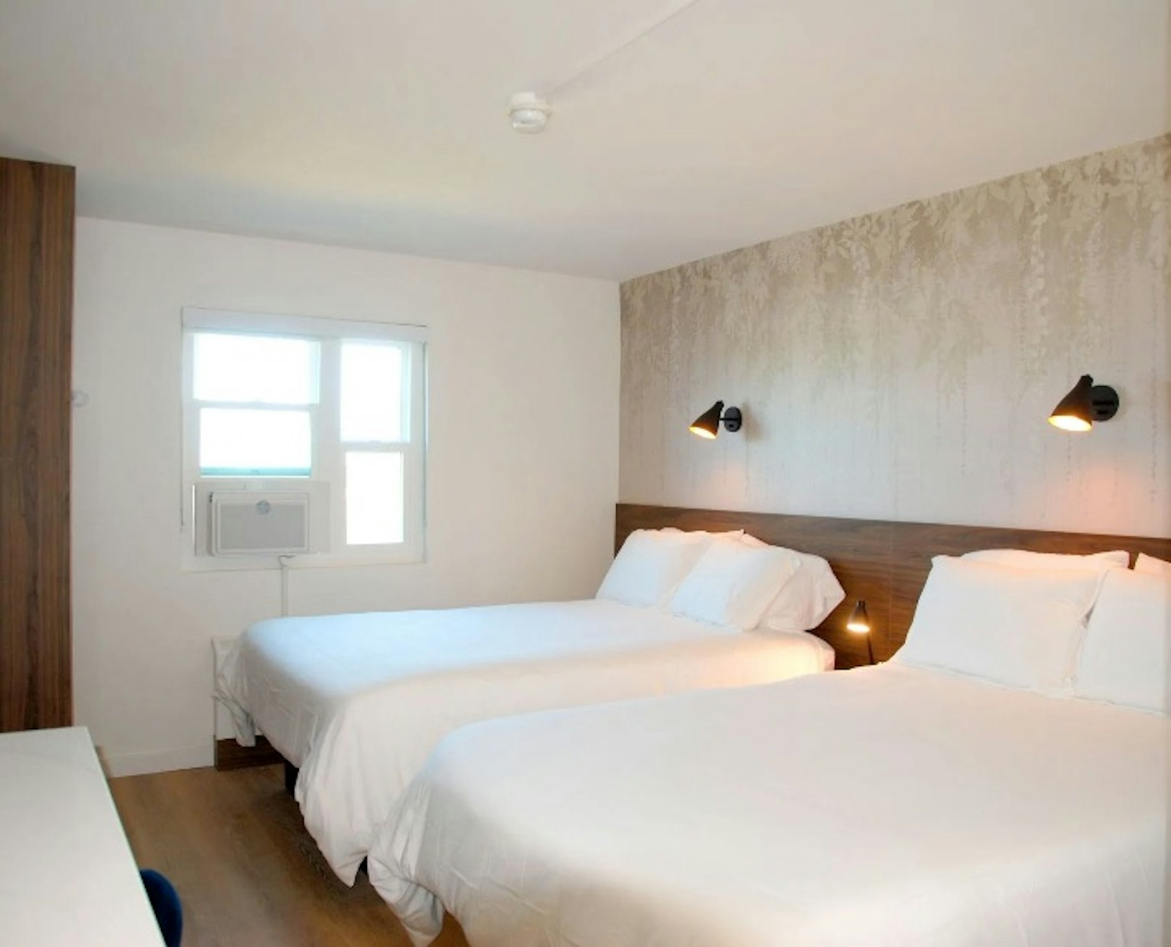 Uptown Inn by Vantaggio Suites 2/3