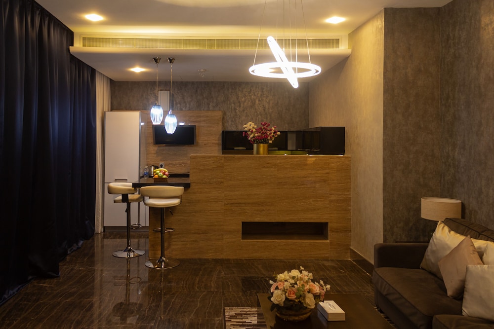 Blaire Executive Suites 11/58