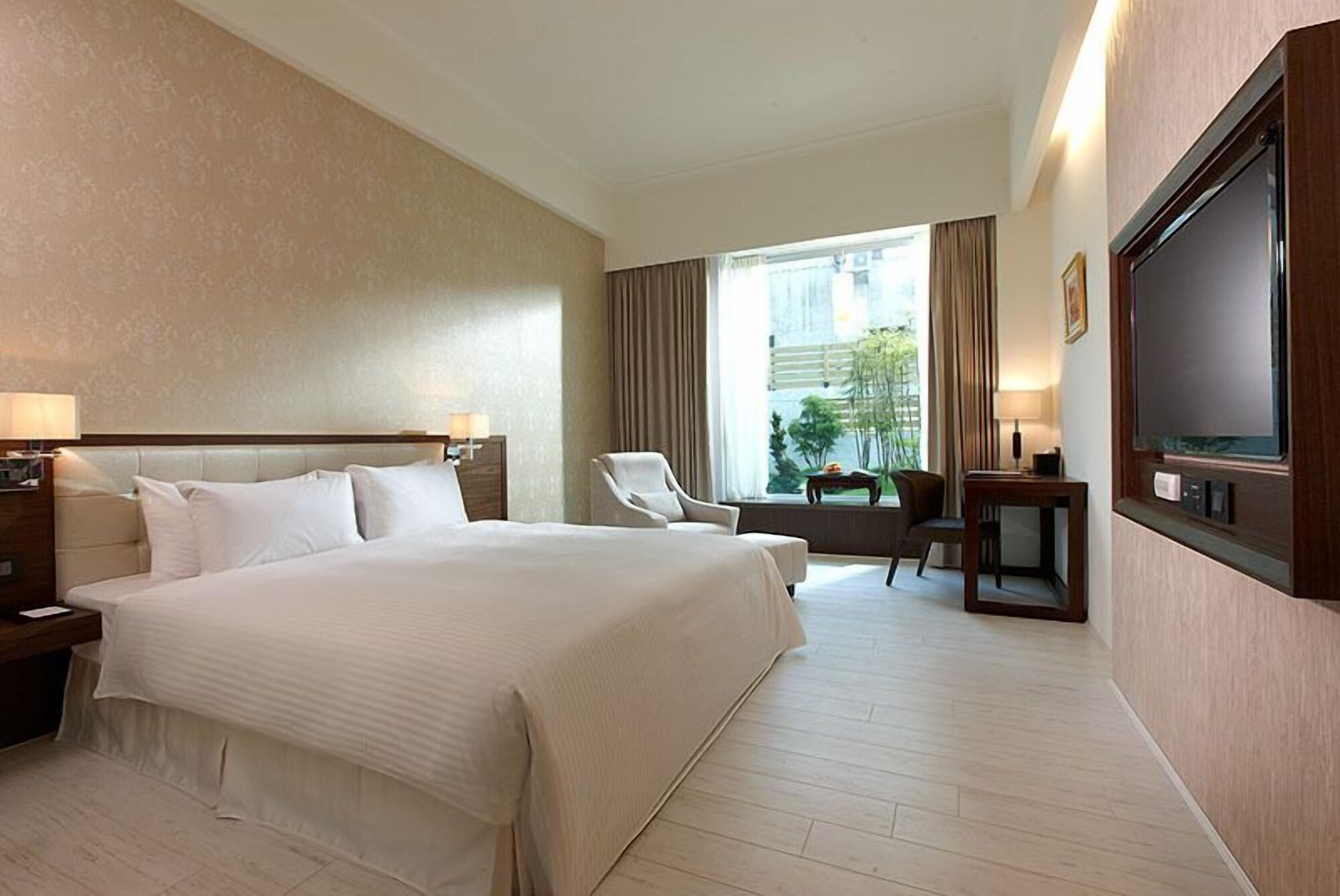 DELUXE, DOUBLE BED