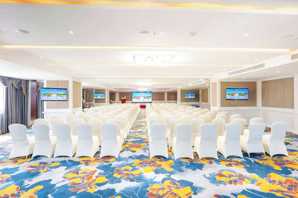 Wyndham Grand Phnom Penh Capital 58/68