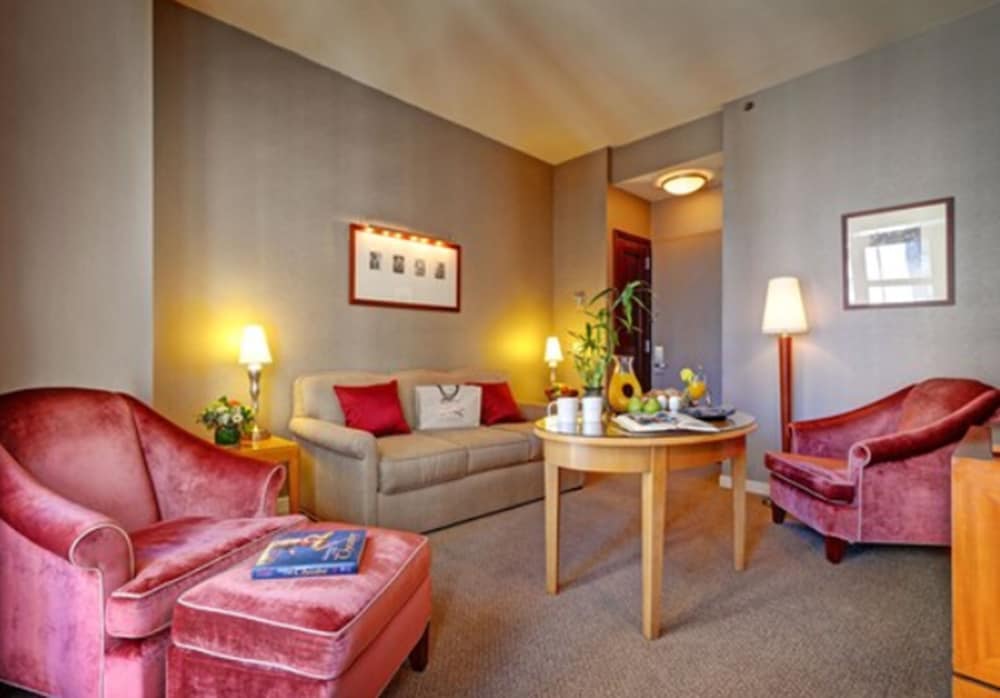 Hotel Giraffe 37/61