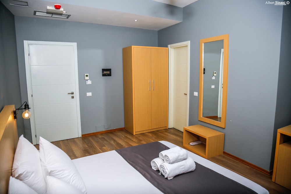 STANDARD, QUEEN BED, COURTYARD VIEW, BALCONY