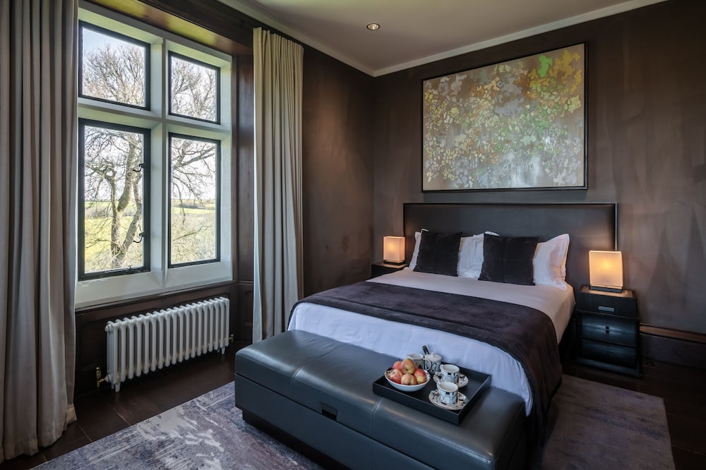 Penrhiw Hotel 8/50