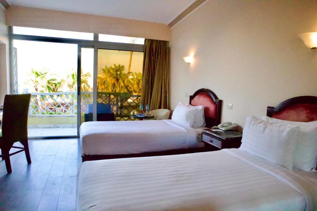 Room, Double or Twin Bed, Lateral Side Sea View
