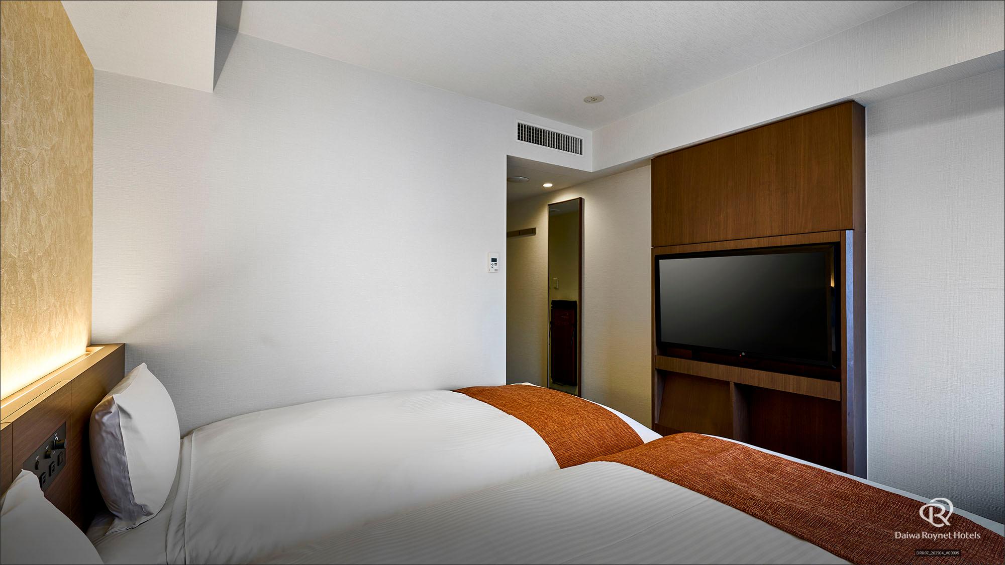 Compact, Moderate, Twin Beds, Smoking