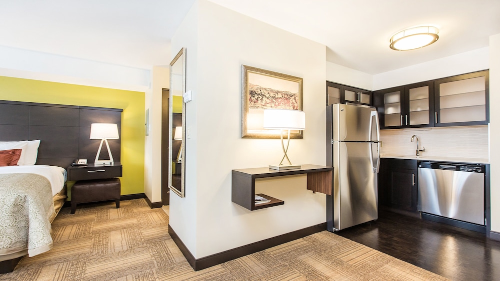 Staybridge Suites West Edmonton 8/78