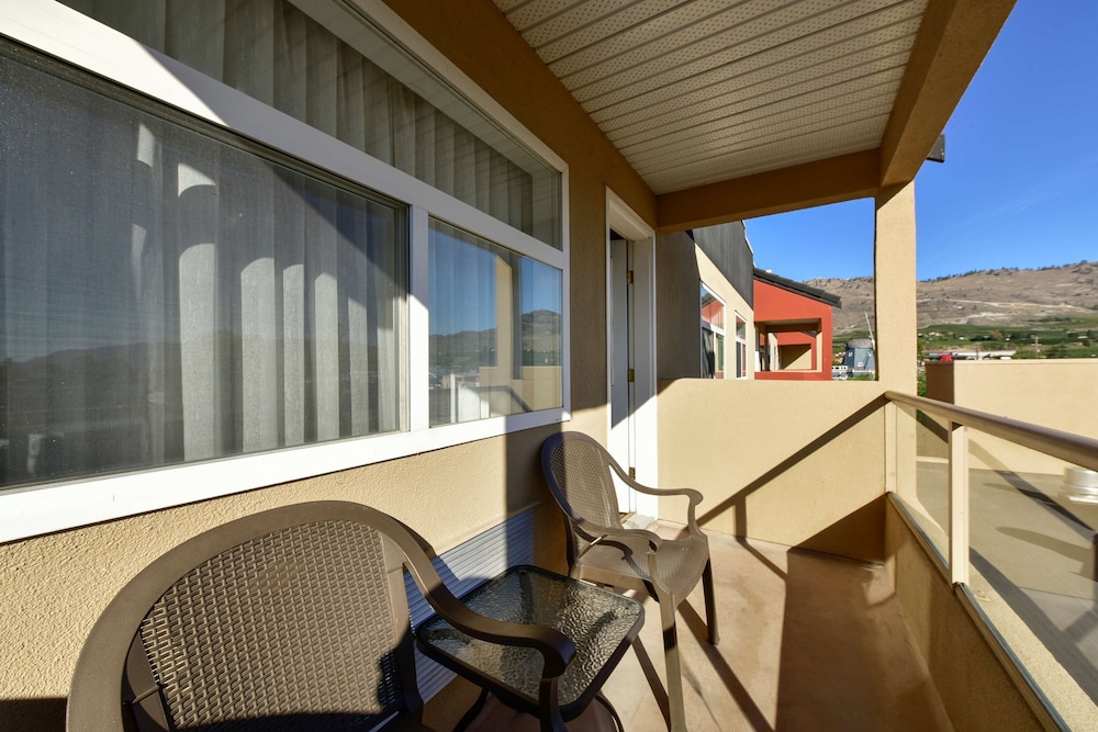 Best Western Plus Osoyoos Hotel And Suites 37/50