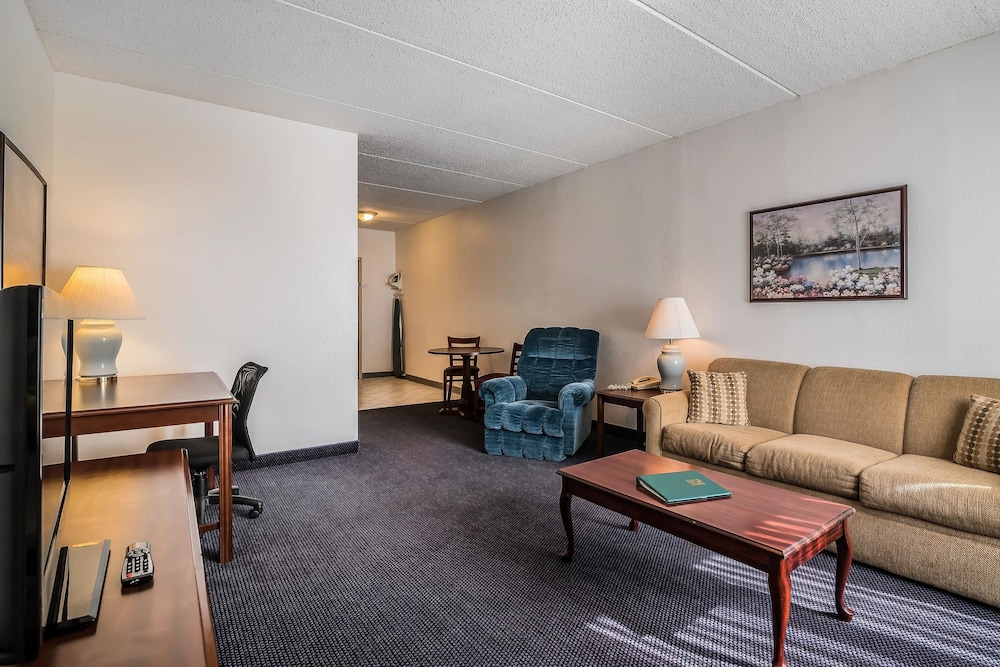 Quality Inn & Suites Albany Airport 19/36