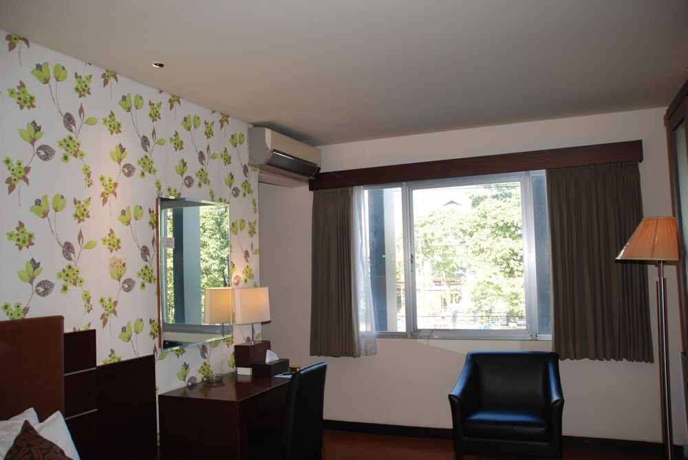 ROYAL JELITA HOTEL 30/45