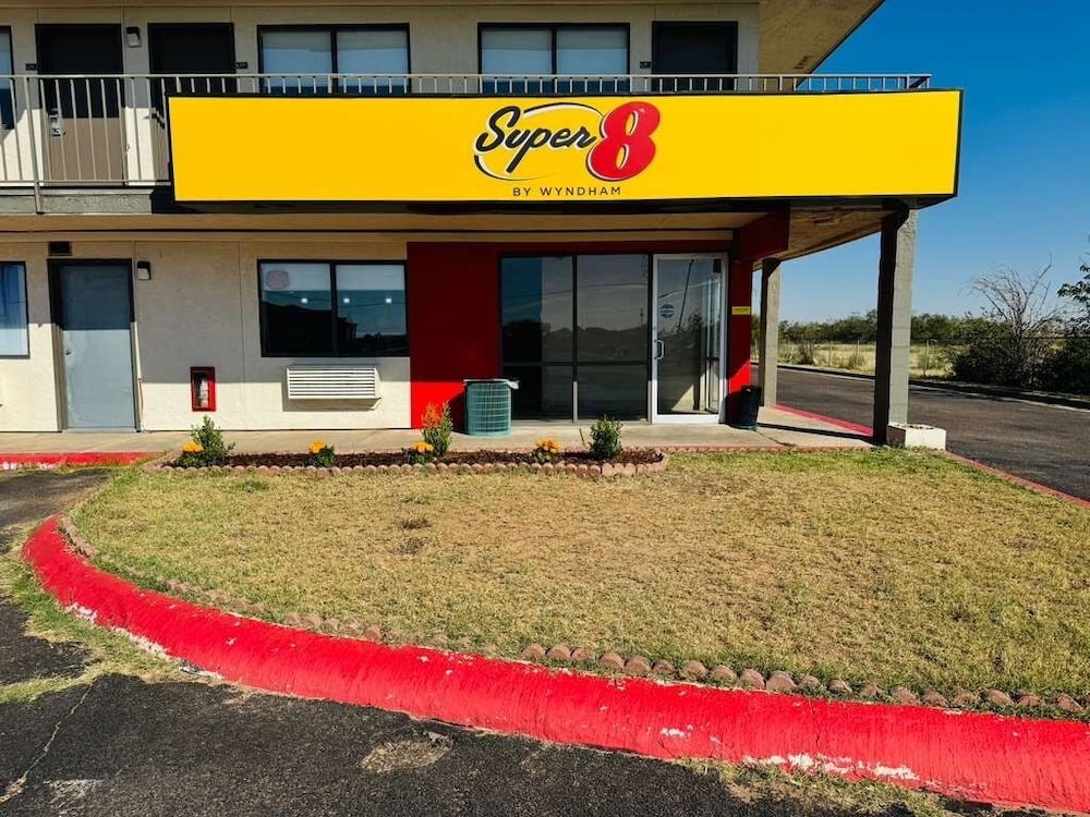 Super 8 by Wyndham Big Spring 4/28