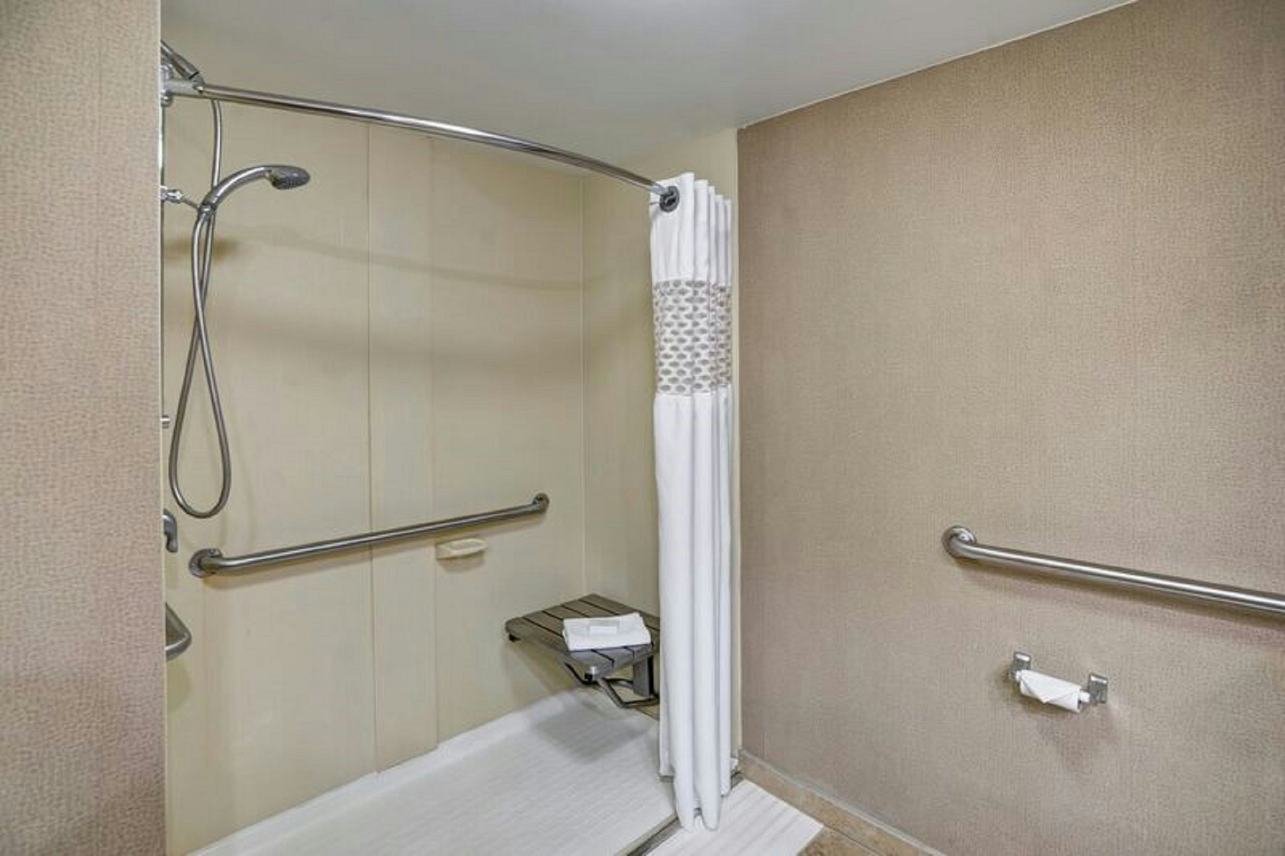 Hampton Inn Albany Wolf Road 65/65